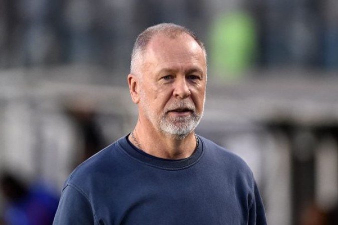 TÉCNICO: MANO MENEZES - Montou uma estratégia para tentar se defender do melhor ataque do Brasileirão e conseguiu um bom resultado no Maracanã. Apesar de ter ficado nas cordas após sofrer o gol, soube ler o jogo, mexeu na equipe e fez seu time buscar o empate em 1 a 1. NOTA 6,5 - FOTO: ALEXANDRE DURÃO/GRÊMIO