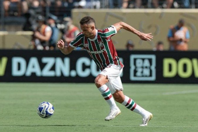 RENÊ - Levou a melhor sobre o lado direito de ataque do Peixe, mesmo quando o adcrsário colocou dois jogadores ariscos por ali - NOTA: 6,5 - Foto: Lucas Merçon/Fluminense 