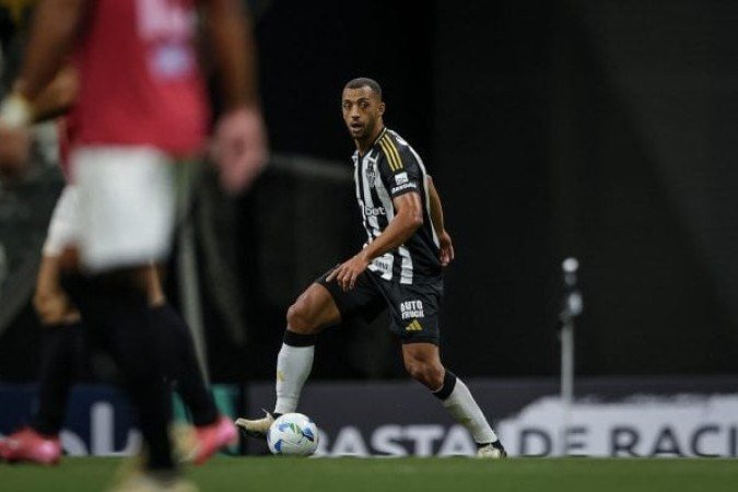 VITOR HUGO - Noite infeliz. Cometeu um erro na saída de bola que quase resultou em gol do Vitória e recebeu um cartão amarelo. Foi sacado para a entrada de um meia. NOTA: 4,5. Foto: Pedro Souza/Atlético