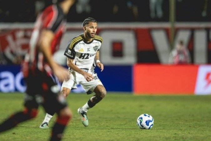 ALEXSANDER - Fez um jogo de muita transpiração e pouca inspiração. Cometeu uma falta perigosa e levou cartão amarelo. Foi parte de um meio-campo pouco criativo. NOTA: 5,0. Foto: Pedro Souza/Atlético