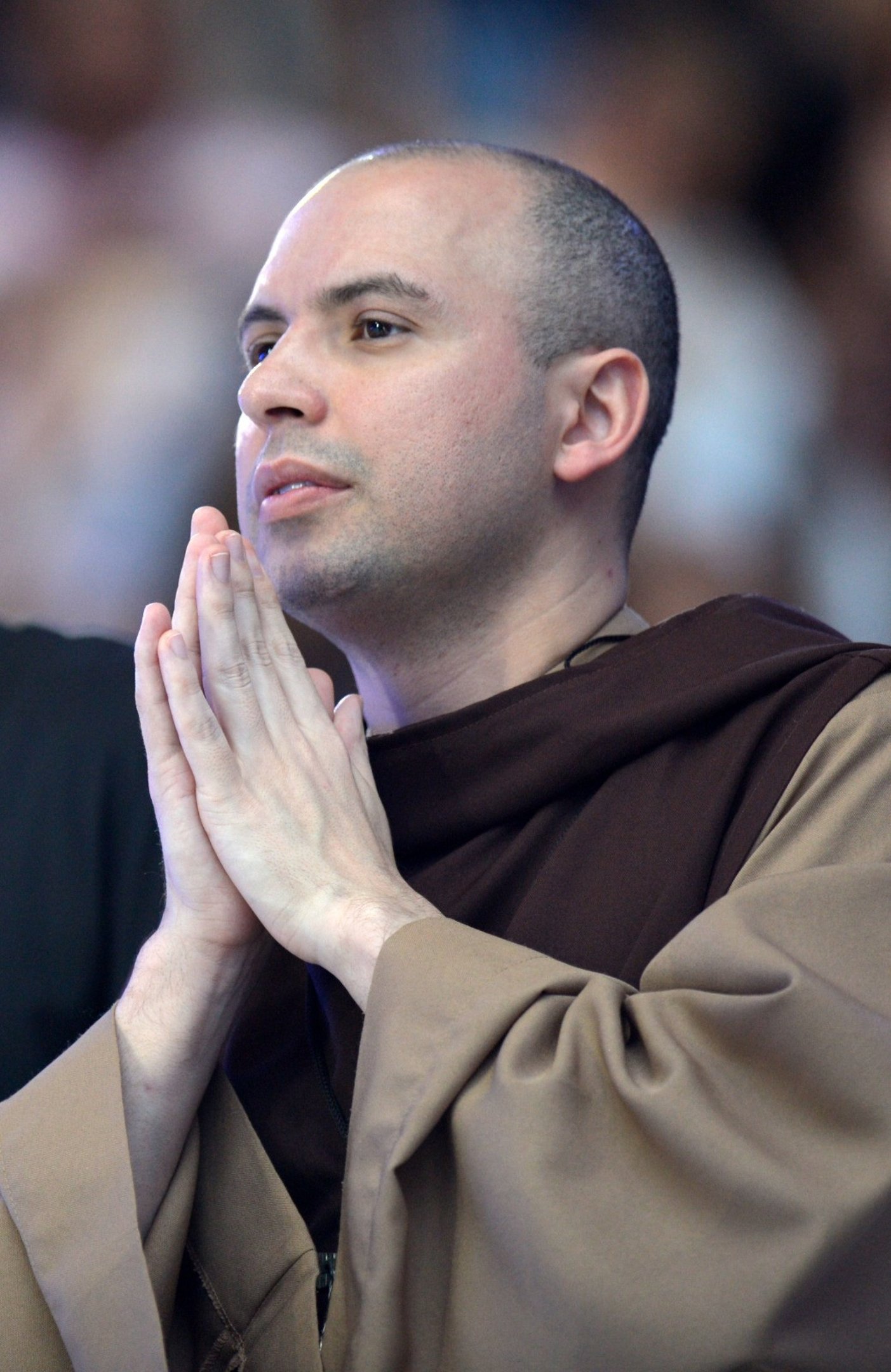 O encontro católico foi idealizado pelo Frei Gilson e teve duração de 19 horas com adoração, palestras, louvor e pegrações, além da celebração da Santa Missa