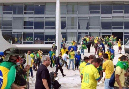 PMs são julgados por omissão durante os atos golpistas de 2023 -  (crédito: Ed Alves/CB/D.A Press) -PMs são julgados por omissão durante os atos golpistas de 2023 -  (crédito: Ed Alves/CB/D.A Press)