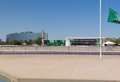 O Gabinete de Segurança Institucional (GSI) voltou a colocar grades ao redor do Palácio do Planalto na véspera do julgamento de Jair Bolsonaro. -  (crédito: Victor Correia/CB/D.A. Press)