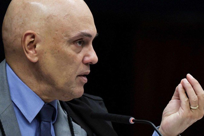 Bolsonaro em sua casa, onde aguarda julgamento em prisão domiciliar - (crédito: Reuters) Bolsonaro em sua casa, onde aguarda julgamento em prisão domiciliar - (crédito: Reuters)