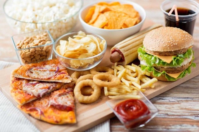 O consumo excessivo de alimentos ultraprocessados pode prejudicar a saúde (Imagem: Ground Picture | Shutterstock) -  (crédito: EdiCase)