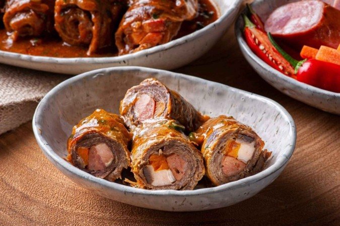 Bife à rolê ao molho de tomate (Imagem: flanovais | Shutterstock) - (crédito: EdiCase) Bife à rolê ao molho de tomate (Imagem: flanovais | Shutterstock) - (crédito: EdiCase)