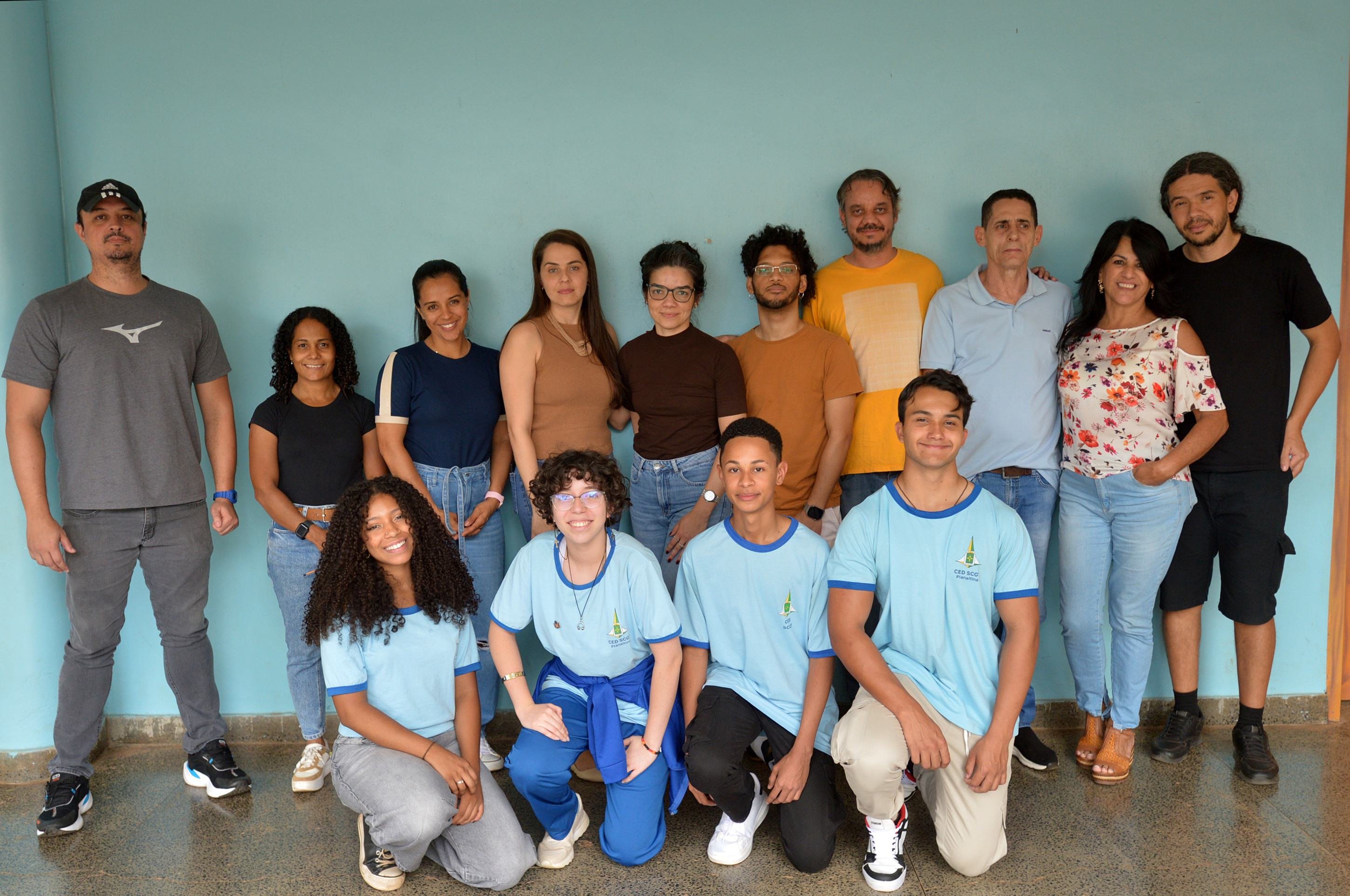 Os coordenadores do colégio Ced Stella ajudaram os alunos na etapa de seleção