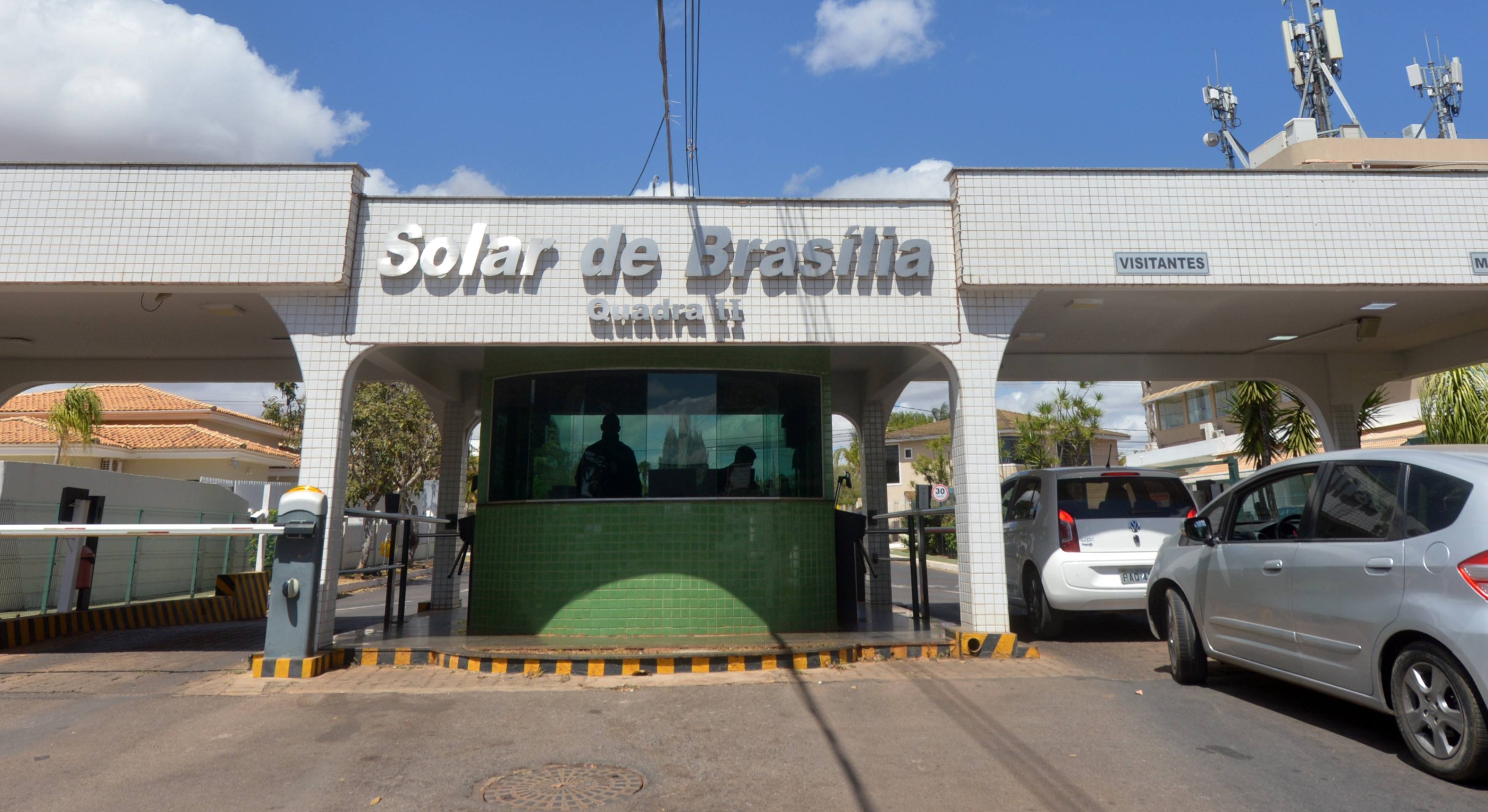  02/09/2025 Ed Alves CB/DA Press. Politica. Simpatizantes do Ex Predidente Jair Bolsonaro - Em frente do Condominio