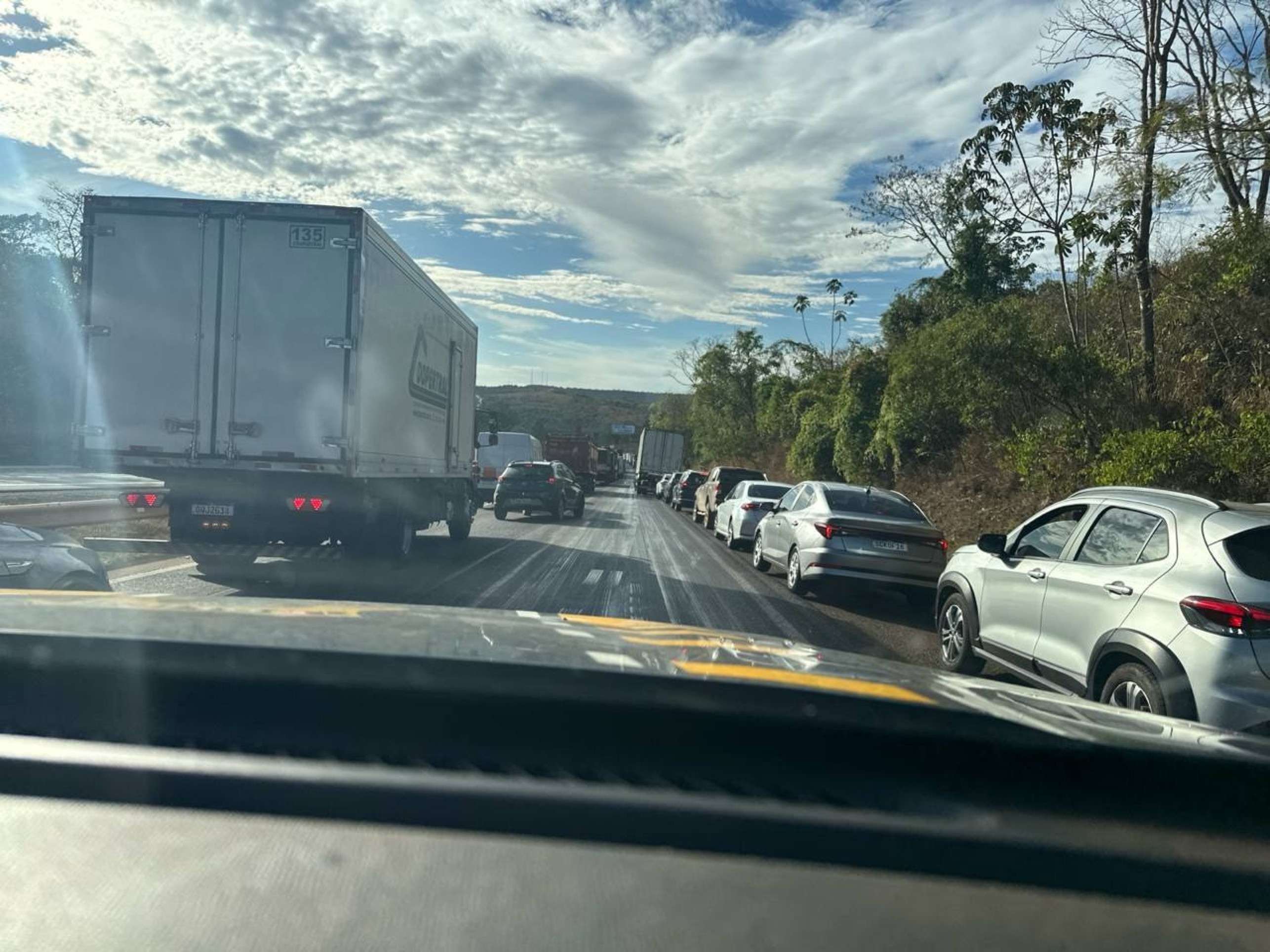 Vídeo: BR-060 é liberada após 7 horas de interdição