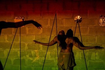 A bailarina fantasma
Com Verônica Santos.  Dramaturgia: Dione Carlos. Idealização: Fernando Gimenes. Hoje e amanhã, às 20h30, no Teatro Galpão Hugo Rodas (Espaço Cultural Renato Russo 508 Sul), no Cena  Contemporânea