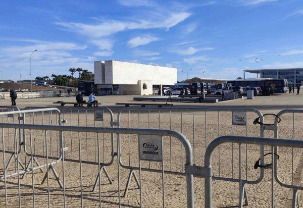 Ed Alves/CB/DA Press