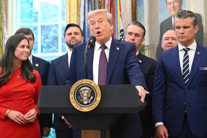 Donald Trump faz pronunciamento no Salão Oval da Casa Branca       