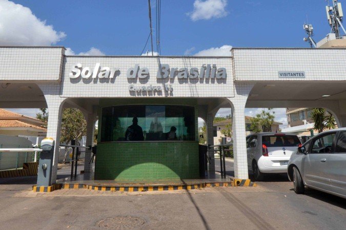  02/09/2025 Ed Alves CB/DA Press. Politica. Simpatizantes do Ex Predidente Jair Bolsonaro - Em frente do Condominio