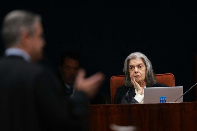 Segundo Cármen Lúcia, Victor Hugo foi um Segundo Cármen Lúcia, Victor Hugo foi um