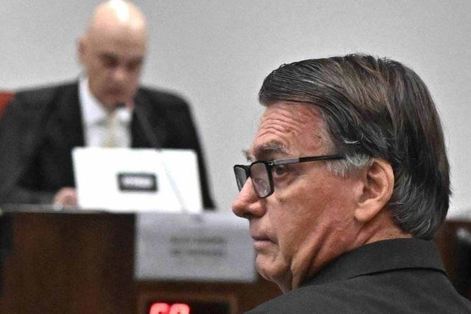 Além de tratar do suposto envolvimento de Jair Bolsonaro e seus aliados com a tentativa de golpe, a denúncia aceita pelo STF também conecta os réus aos ataques de 8 de janeiro de 2023 - (crédito: Getty Images) Além de tratar do suposto envolvimento de Jair Bolsonaro e seus aliados com a tentativa de golpe, a denúncia aceita pelo STF também conecta os réus aos ataques de 8 de janeiro de 2023 - (crédito: Getty Images)