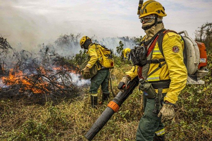 Brasil reduz em 39% a área queimada em 2025, segundo o MMA