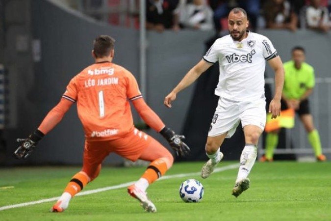 Mas houve reposição. Chegaram nomes, como Neto, Barrera, Ramos, Cabral, Tucu... A questão é que o Botafogo reformulou o elenco em plena temporada, algo que prejudica qualquer equipe do planeta - Foto: Vitor Silva/Botafogo 