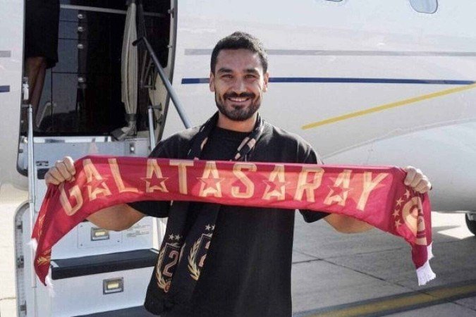 Alemão de origem turca assina com o Galatasaray até junho de 2027 -  (crédito: Foto: Divulgação)