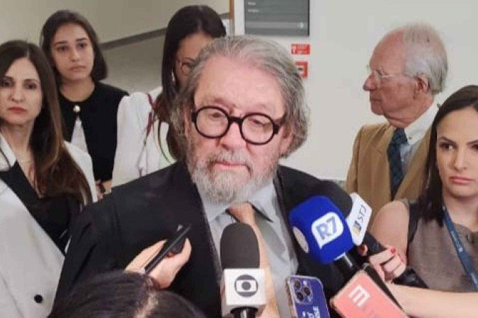 "Os vídeos nos foram disponibilizados somente no sétimo dia de julgamento. Foram seis dias de júri onde deixamos de ter acesso [...] Mas para nós, o que interessava era impedir que essa injustiça fosse sedimentada no STJ", Antônio Carlos de Almeida, Kakay, advogado de defesa -  (crédito: ED ALVES/CB/D.A.Press)