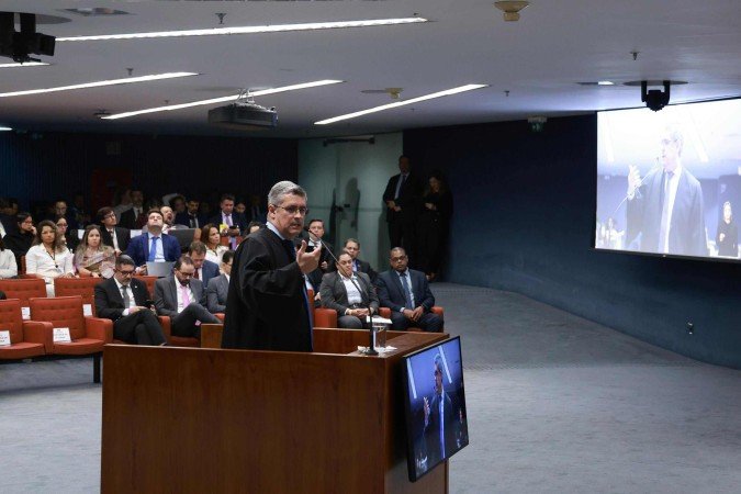 Advogados falam em ordem alfabética; apenas três ou quatro manifestações são previstas até o fim da sessão, às 19h - (crédito: Luiz Silveira/STF) Advogados falam em ordem alfabética; apenas três ou quatro manifestações são previstas até o fim da sessão, às 19h - (crédito: Luiz Silveira/STF)