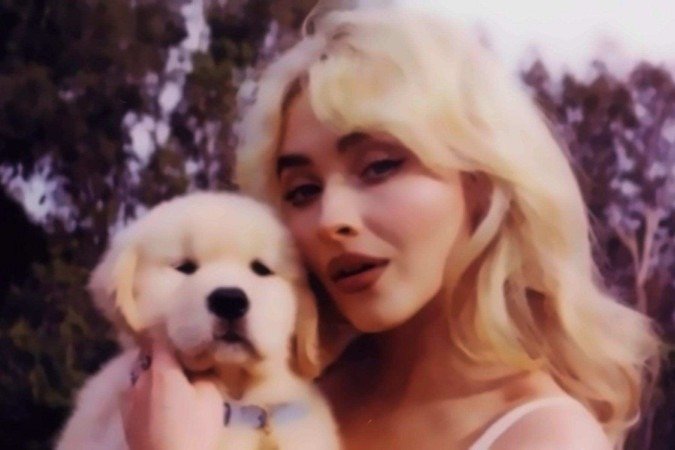 Sabrina Carpenter enfrenta polêmica com “Man’s Best Friend” -  (crédito: TMJBrazil)