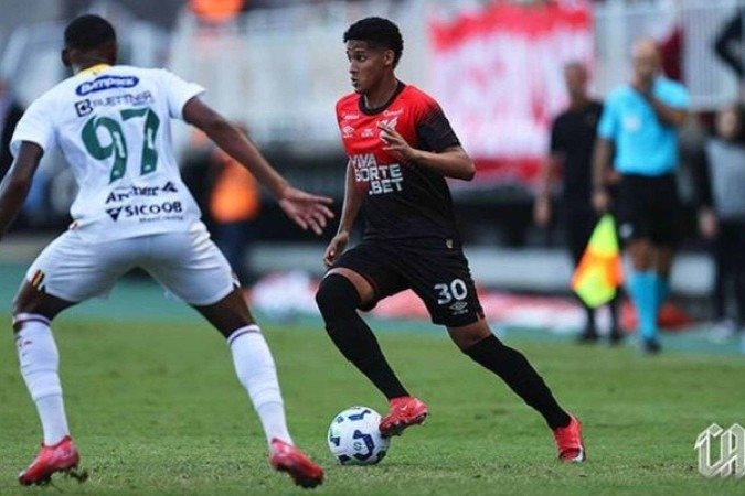 Jogador tem contrato com o clube catarinense até o final do ano - (crédito: Foto: Duda Matoso/Athletico) Jogador tem contrato com o clube catarinense até o final do ano - (crédito: Foto: Duda Matoso/Athletico)