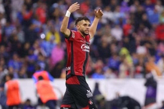 Peixe busca a contratação de defensor e mira ex-São Paulo - (crédito: — Foto: Reprodução/Instagram) Peixe busca a contratação de defensor e mira ex-São Paulo - (crédito: — Foto: Reprodução/Instagram)