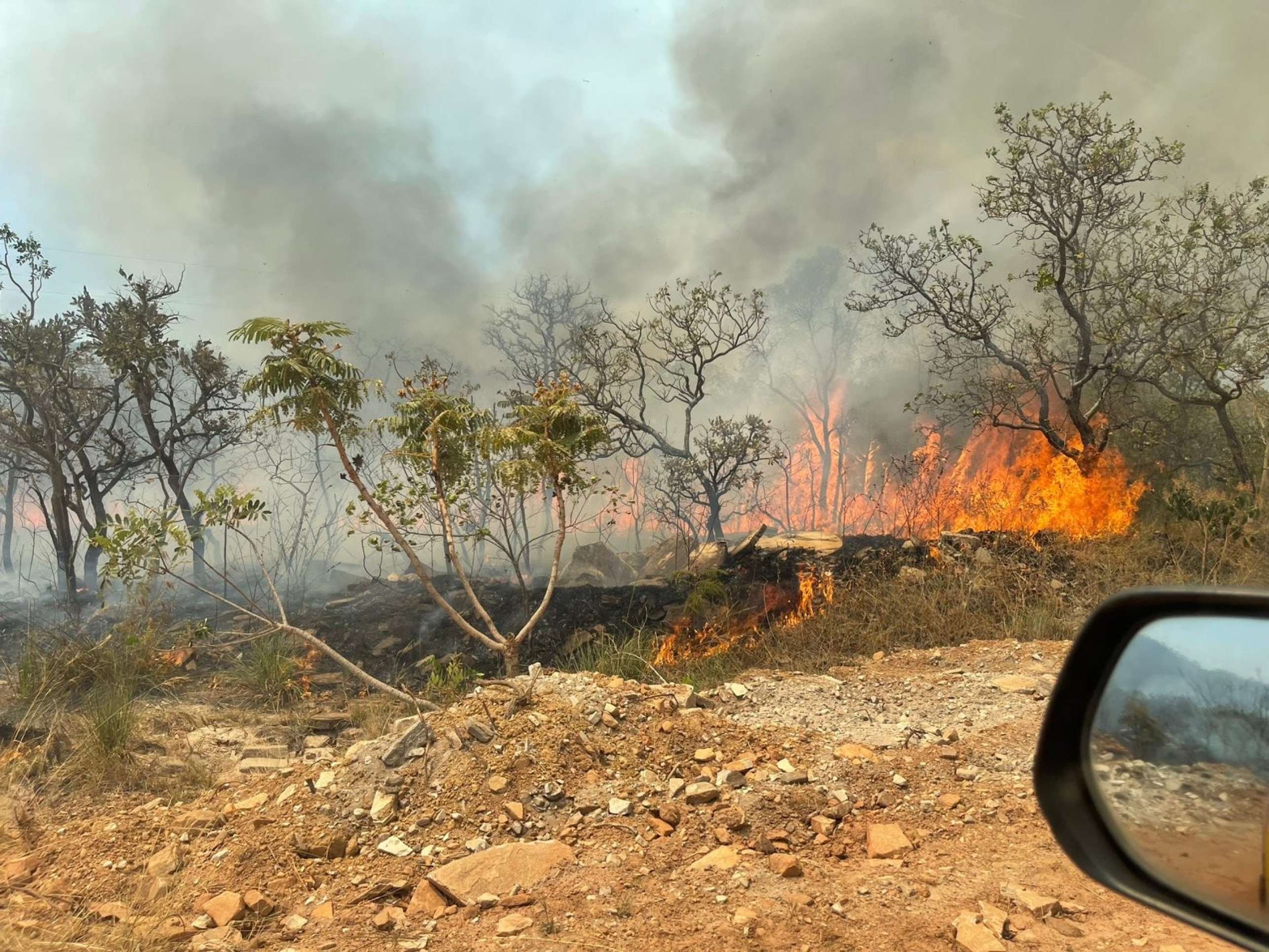 Fogo em Pirenópolis consome mais de 4 mil hectares e interdita cachoeiras