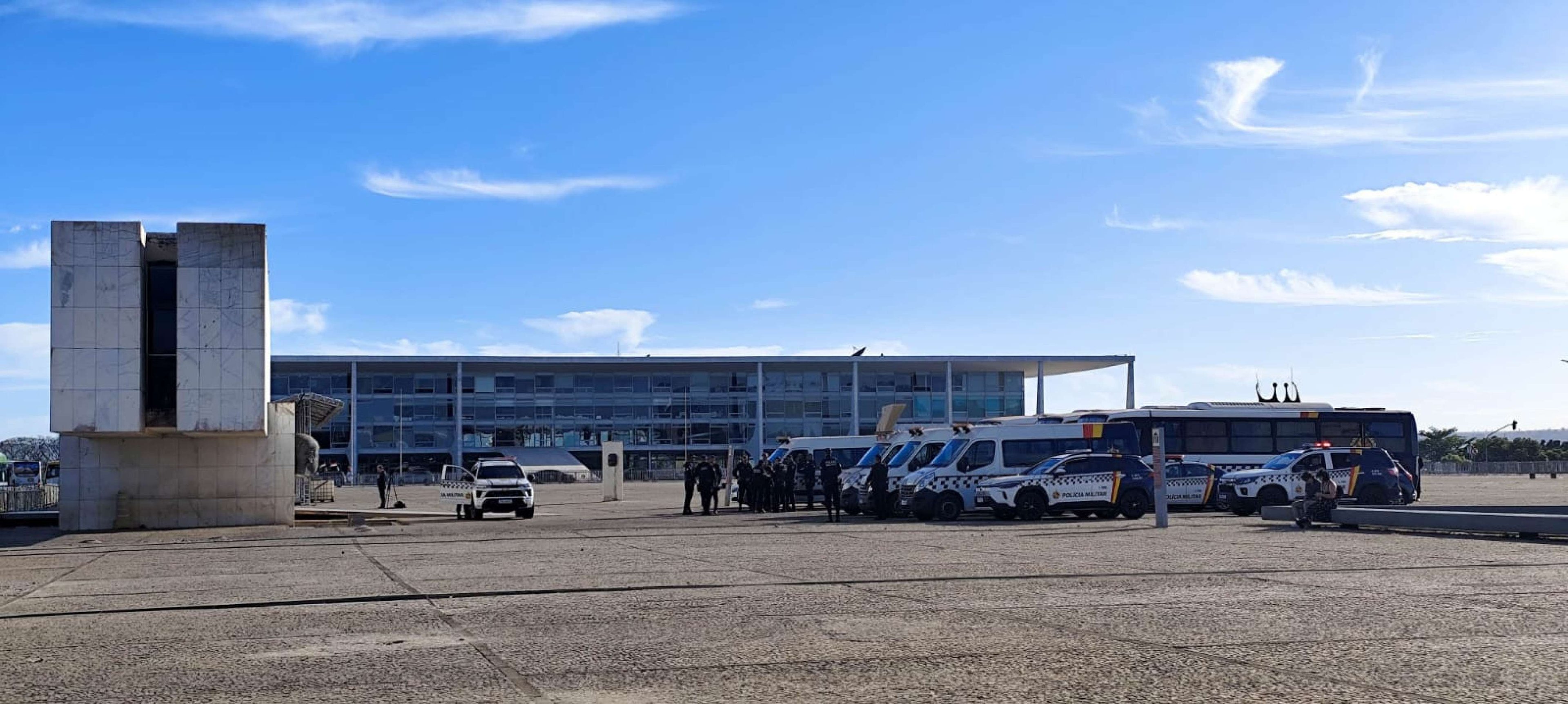 Agentes e viaturas da Polícia Militar do Distrito Federal (PMDF) também devem ficar no local durante todos os dias de julgamento