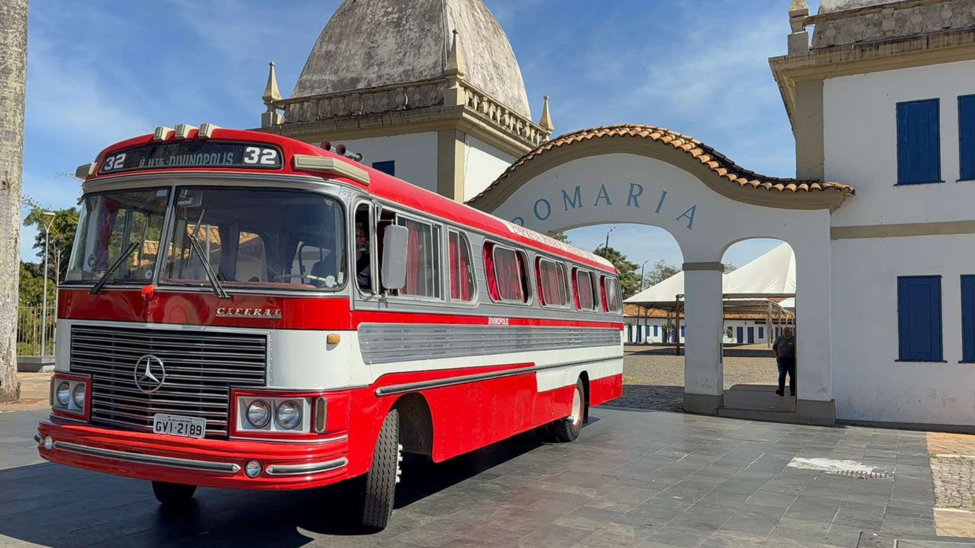 Lagoa Santa recebe encontro de jardineiras, ônibus e caminhões antigos