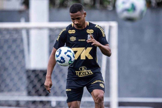 Leleti completa dois meses treinando no Santos -  (crédito: Foto: Raul Baretta/ Santos FC.)