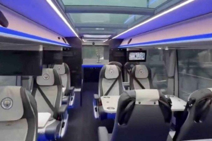 Vídeo te leva 'para dentro' do ônibus do Manchester City - (crédito: Reprodução / Redes sociais) Vídeo te leva 'para dentro' do ônibus do Manchester City - (crédito: Reprodução / Redes sociais)
