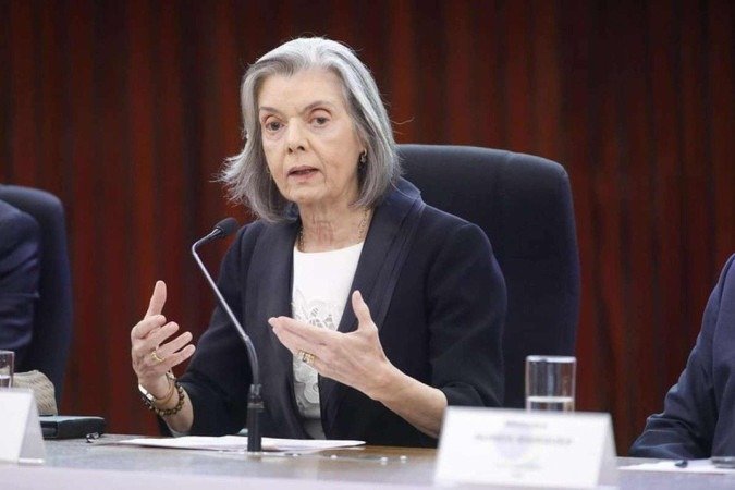 Presidente do Tribunal Superior Eleitoral (TSE), ministra Cármen Lúcia, durante cerimônia de Assinatura Digital e Lacração