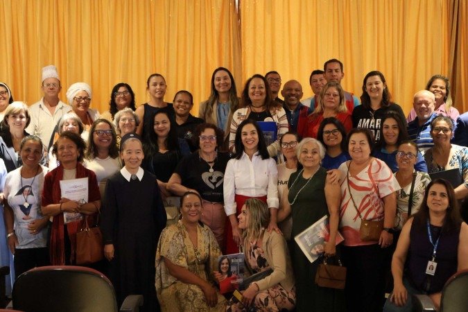Lu Alckmin (camisa branca) com representantes comunitários - (crédito: Bruna Gaston CB/DA Press) Lu Alckmin (camisa branca) com representantes comunitários - (crédito: Bruna Gaston CB/DA Press)