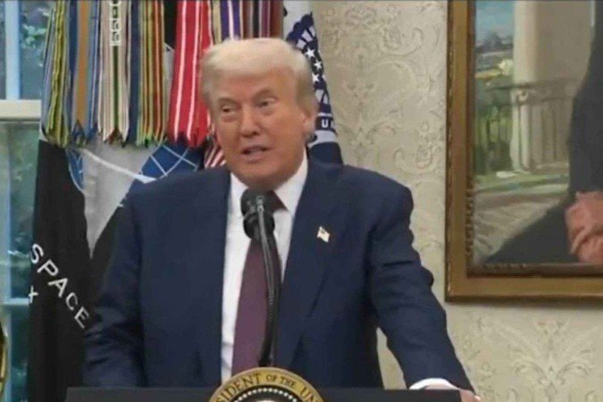 Vídeo em que Trump fala em português, ataca STF e sai em defesa de Bolsonaro é fake -  (crédito: Reprodução / redes sociais)