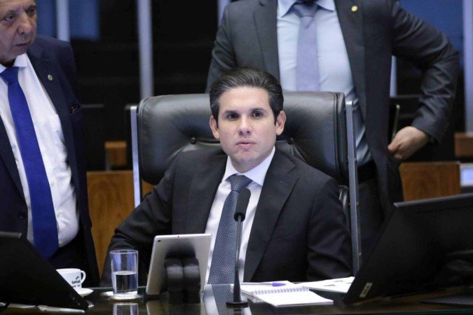 Presidente da Câmara fala em valorizar servidores e eliminar privilégios, como supersalários -  (crédito: Kayo Magalhães / Câmara dos Deputados)