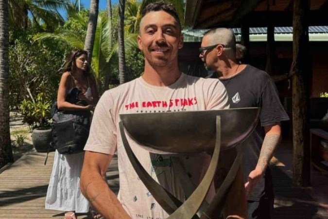 Yago Dora homenageia Ronaldo Fenômeno com lendário corte 