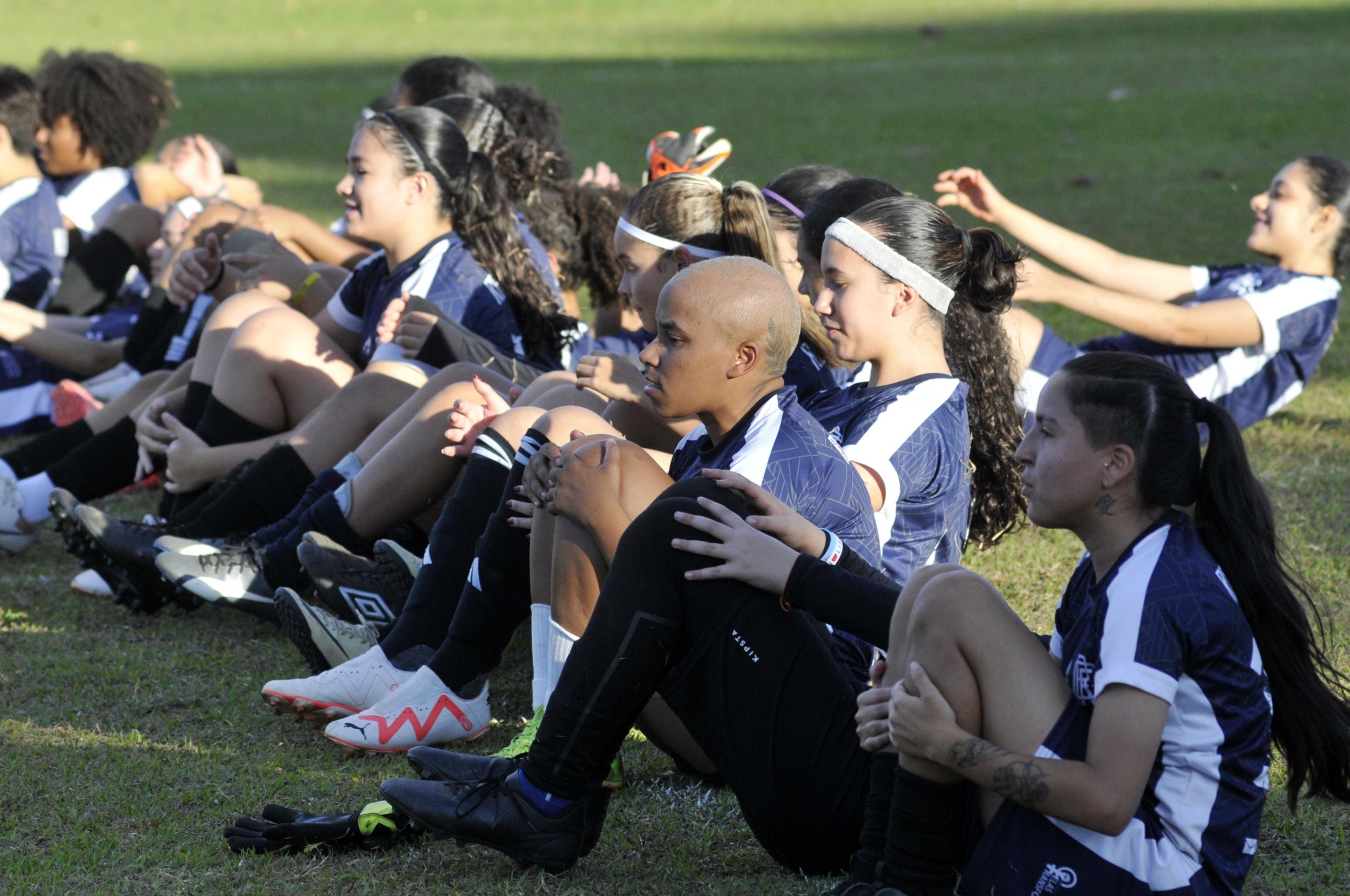  03/09/2025. Crédito: Minervino Júnior/CB/D.A Press. Brasil.  Brasilia - DF. ONG Instituto Rede Gol de futebol feminino - treino no clube ASES