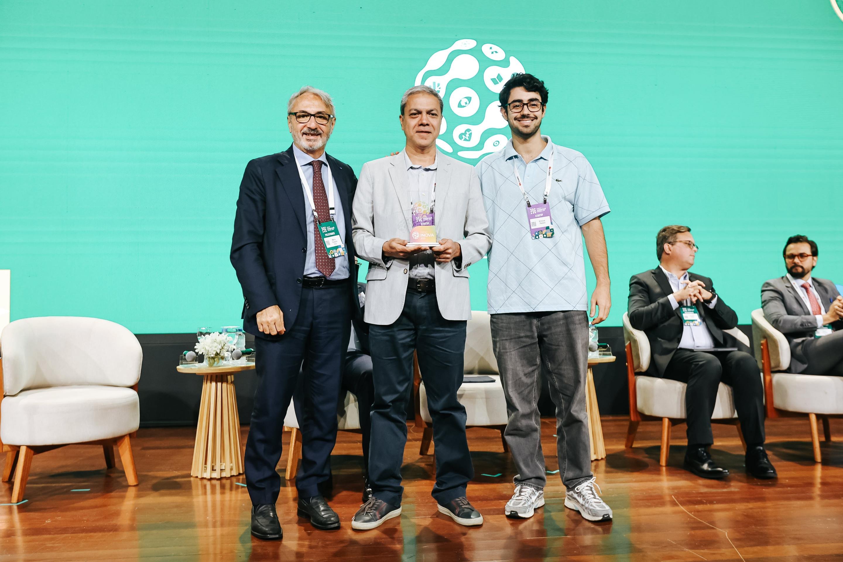 Equipe do Centro Federal de Educação Tecnológica Celso Sockow da Fonseca na premiação