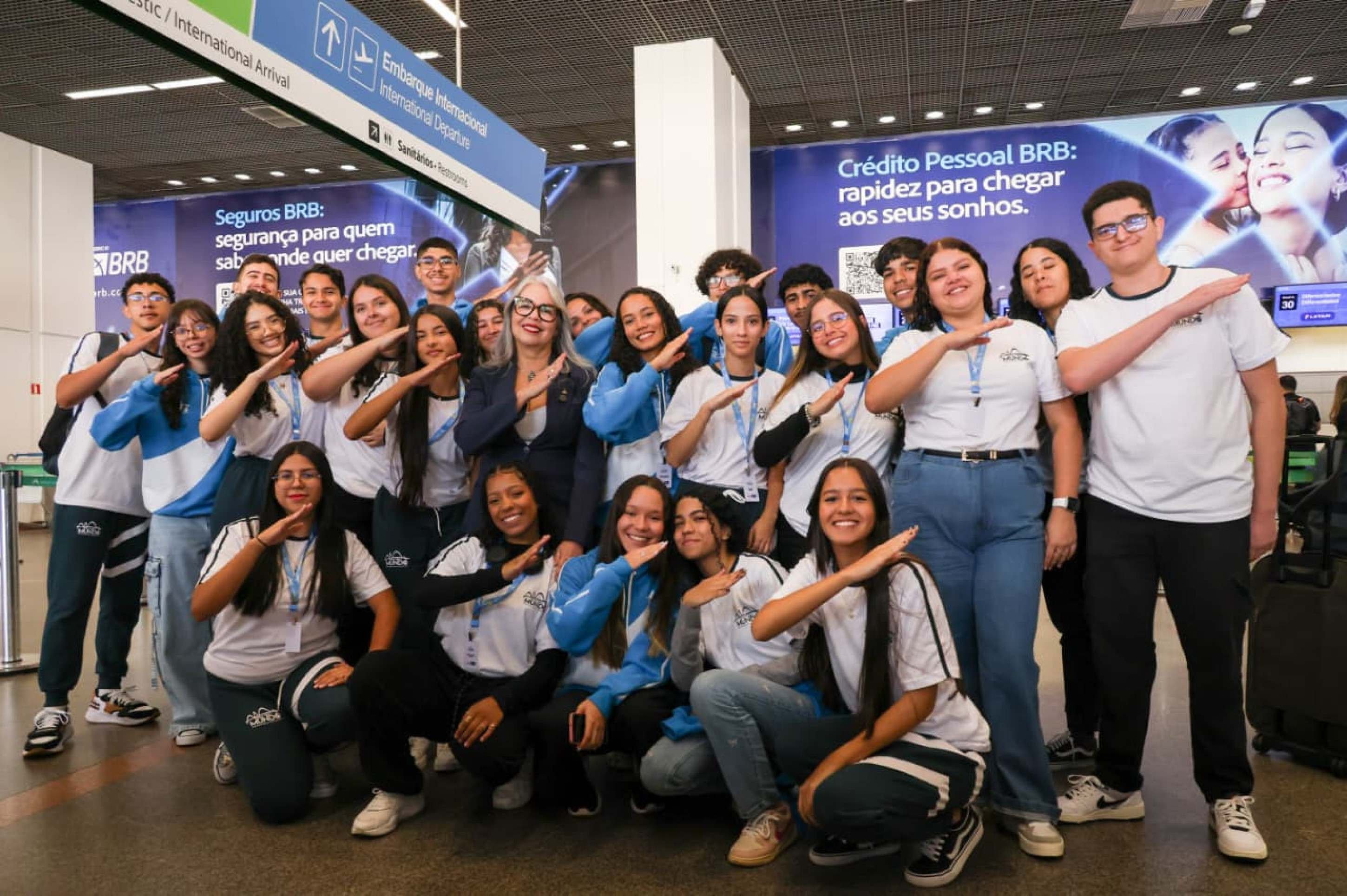 Alunos do programa Pontes para o Mundo, que embarcaram nesta quarta-feira (3/9)