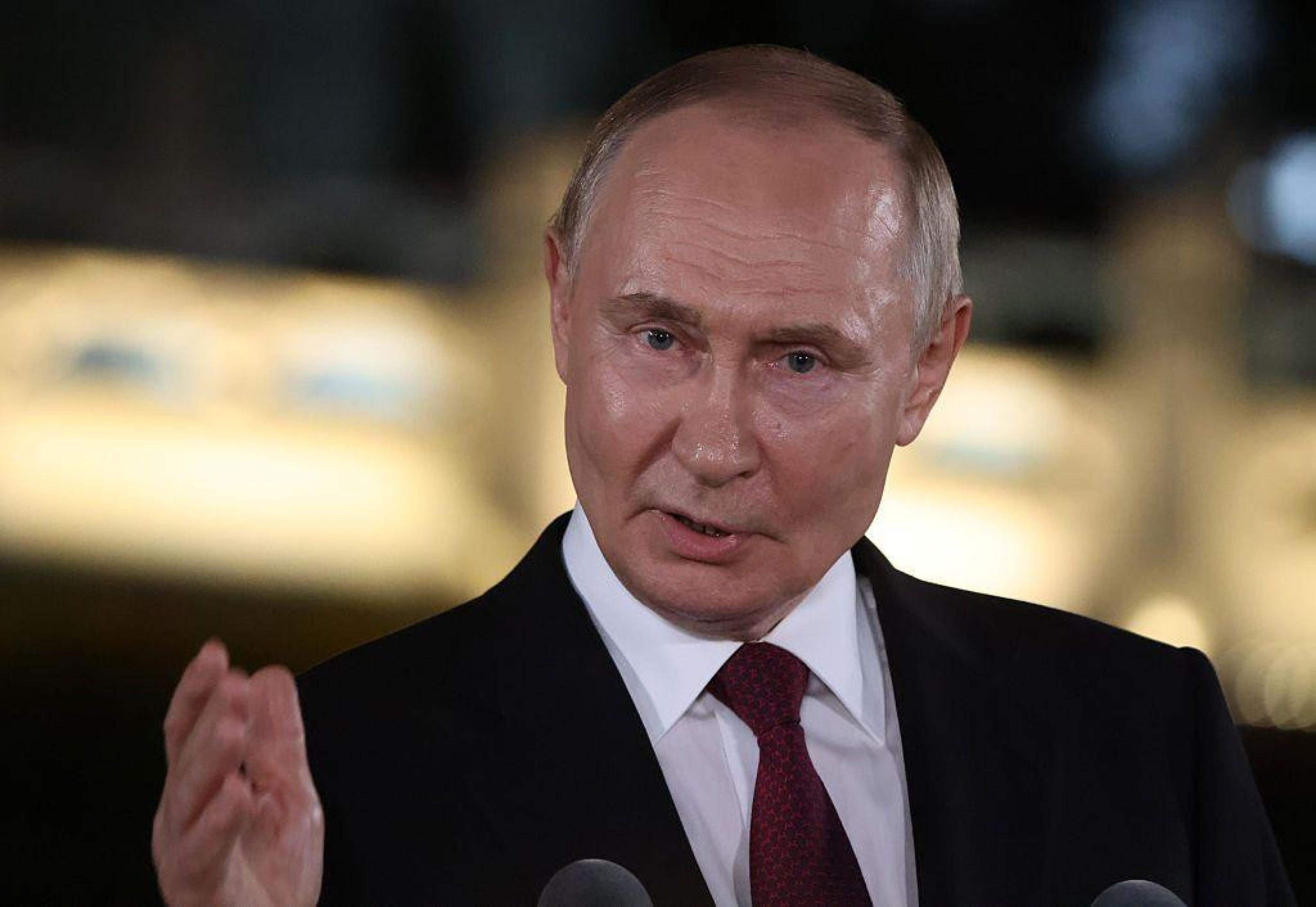 O presidente da China, Xi Jinping (C), o líder da Coreia do Norte, Kim Jong Un (D) e o presidente da Rússia, Vladimir Putin (E) em Pequim -  (crédito: AFP via Getty Images)
