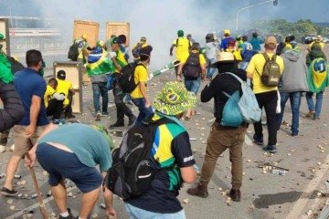 Vândalos invadiram e depredaram os prédios dos Três Poderes, em 8 de janeiro de 2023  -  (crédito: Ed Alves/CB/D.A Press)