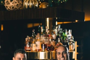 Gustavo Rômulo (esquerda) e Eduardo Tavares comandam o Bar Caju