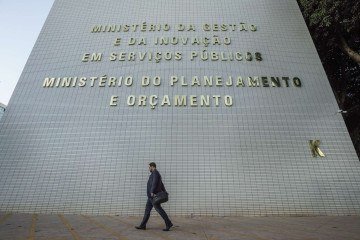 Segundo as portarias, o provimento dos cargos está condicionado: à existência de vagas na data da nomeação e à adequação orçamentária e financeira das novas despesas com a Lei Orçamentária Anual e sua compatibilidade com a Lei de Diretrizes Orçamentárias -  (crédito: Rafa Neddermeyer/Agência Brasil)