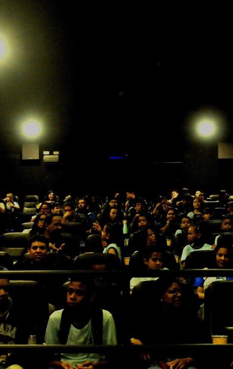 Estudantes com deficiências auditivas e visuais participaram de sessões no Cinesystem, no Guará
 -  (crédito: Fotos: Carlos Vieira/CB)