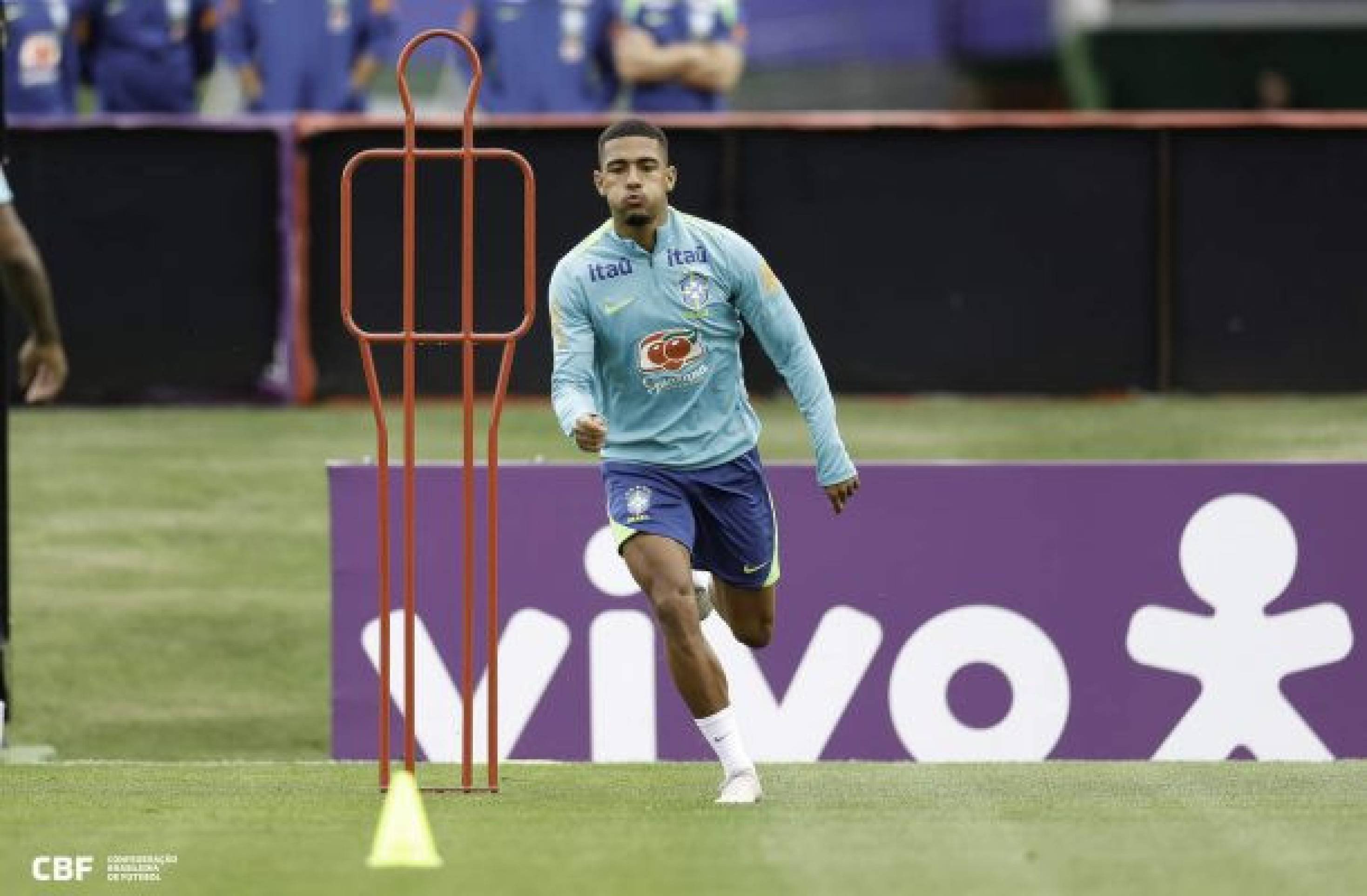 Pela primeira vez na Seleção, Samuel Lino quer mostrar serviço para Ancelotti