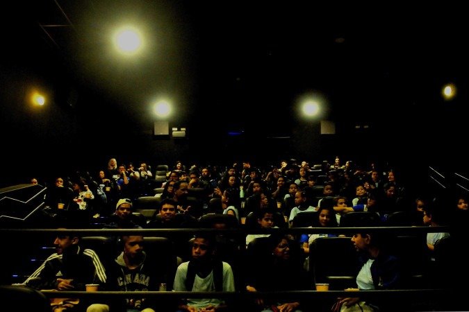 Estudantes com deficiências auditivas e visuais participaram de sessões no Cinesystem, no Guará
- (crédito: Fotos: Carlos Vieira/CB) Estudantes com deficiências auditivas e visuais participaram de sessões no Cinesystem, no Guará
- (crédito: Fotos: Carlos Vieira/CB)