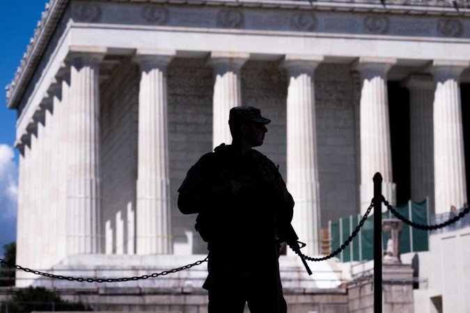 Trump enviou tropas para Los Angeles - no começo do ano - com o objetivo de reprimir manifestações motivadas pela ofensiva do governo contra os imigrantes sem documentos -  (crédito: Saul Loeb/AFP)