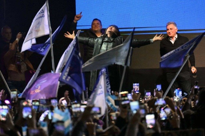 Milei gesticula durante comício de encerramento da campanha para eleições legislativas na província de Buenos Aires - (crédito: Luis Robayo/AFP) Milei gesticula durante comício de encerramento da campanha para eleições legislativas na província de Buenos Aires - (crédito: Luis Robayo/AFP)