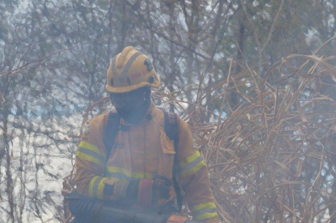 O incêndio mobilizou oito viaturas e 45 militares do CBMDF
 -  (crédito: Ed Aves/CB/D.A Press)